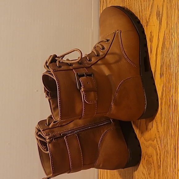 NWOT Kohl's SO Tan Combat Casual Boots with Buckle Women's 7.5 Wide - Picture 2 of 10